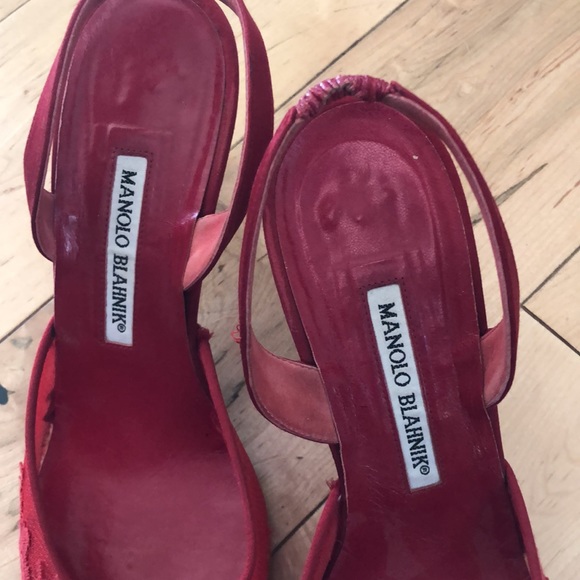 Classic red Manolo Blahnik heels. - Picture 2 of 7